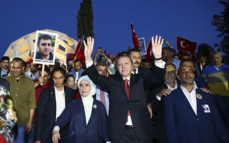 اردوغان،: ملتم بدون سلاح مقابل کودتاگران ایستاد