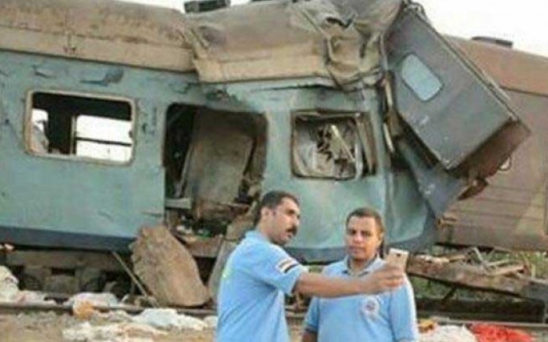 سلفی امدادگران مصری جنجال برانگیز شد