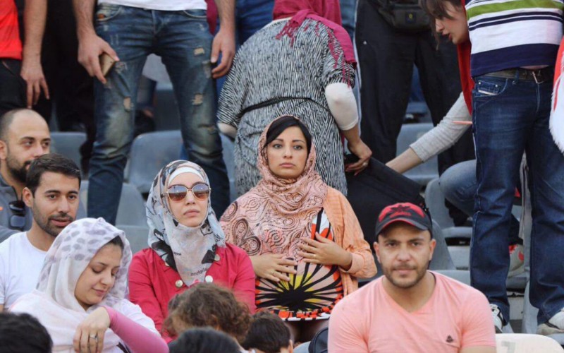 زنان سوری در ورزشگاه آزادی؛ زنان ایران پشت درب‌ها ماندند!