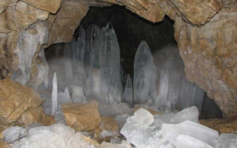 غارها، ذخیره گاه های آب و یخ