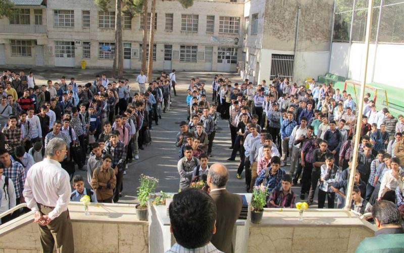 دانش‌آموزان ایرانی 2 برابر فست‌فود می‌خورند