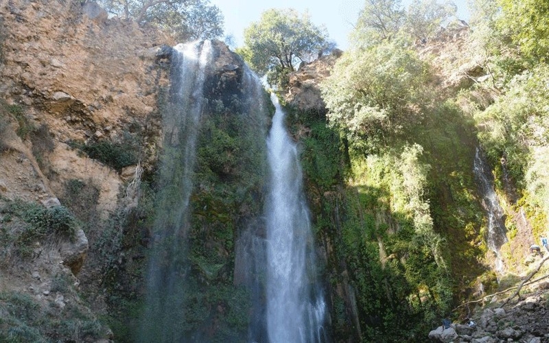 آبشاری در دل رشته کوه های زاگرس