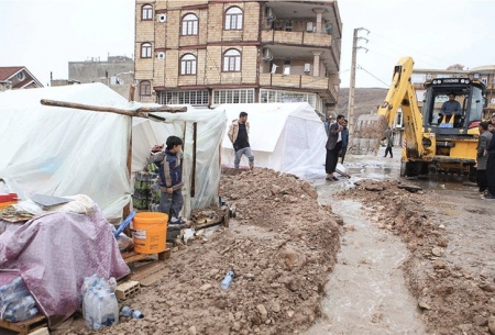 چادرهای زلزله‌زدگان زیر بارش باران