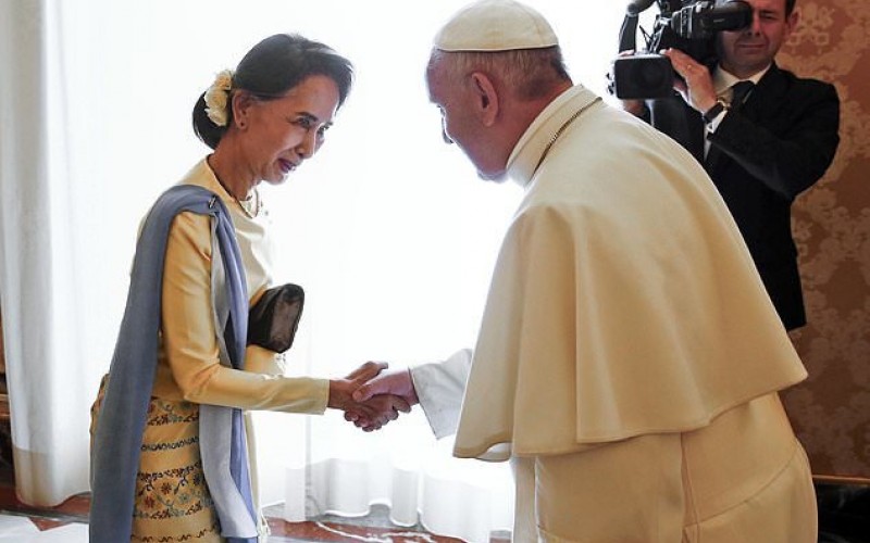 موقعیت دشوار پاپ در سفر به میانمار