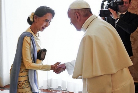 موقعیت دشوار پاپ در سفر به میانمار