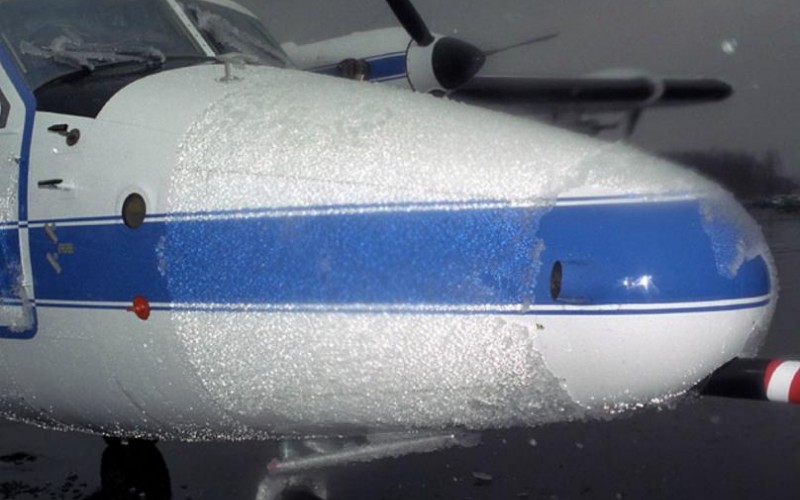 پدیده «آیسینک» یا یخ‌زدگی بر سطح هواپیما
