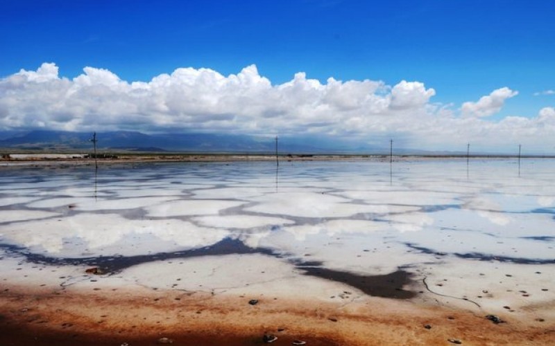 مقایسه وضعیت دو دریاچه نمک و ارومیه