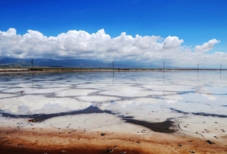 مقایسه وضعیت دو دریاچه نمک و ارومیه
