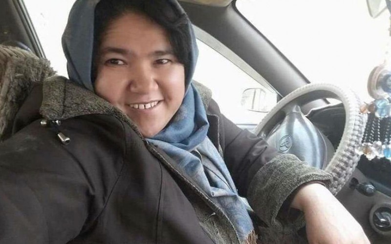 نخستین راننده تاکسی زن افغان/تصاویر