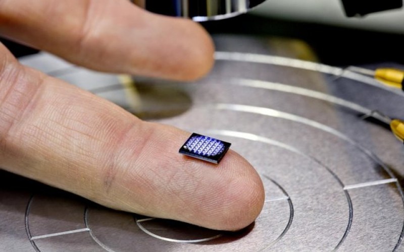 کوچکترین رایانه جهان رونمایی شد