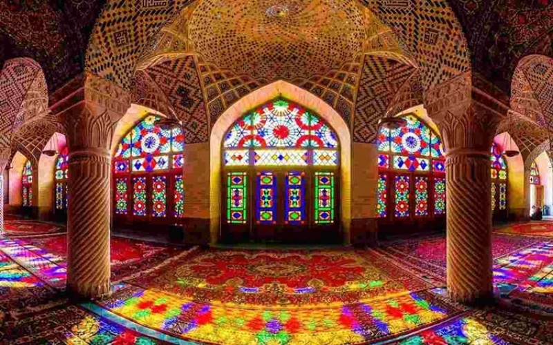 گزارشی از جادوی رنگ در مسجد نصیرالملک