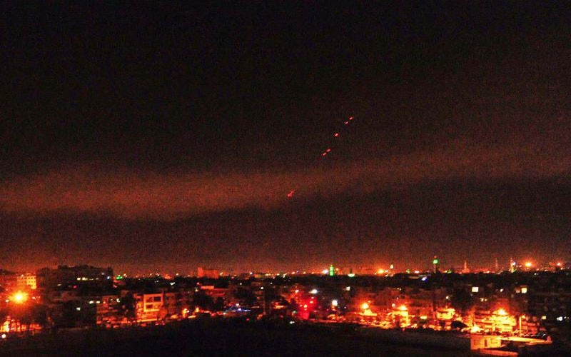 شلیک 100 تا 120 موشک به تاسیسات شیمیایی سوریه