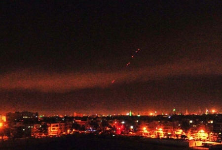 شلیک 100 تا 120 موشک به تاسیسات شیمیایی سوریه