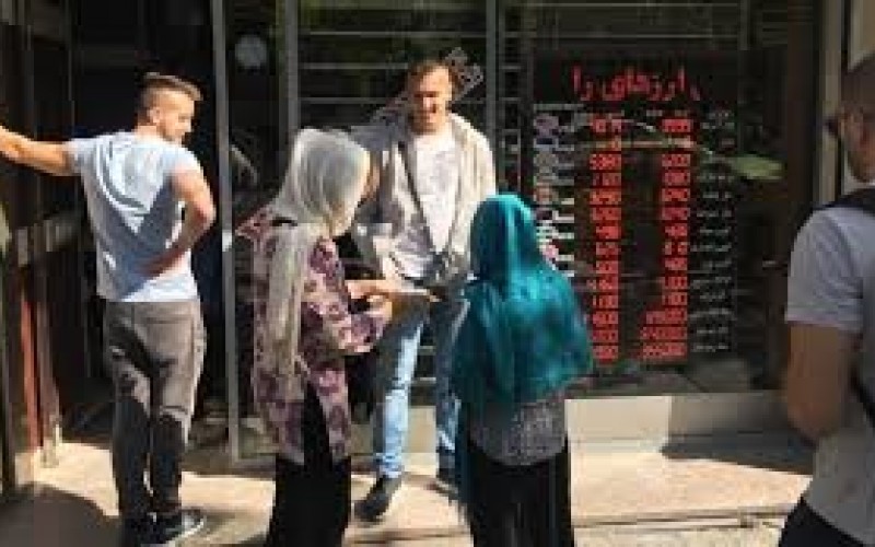 سرگردانی گردشگران خارجی‌ در بازار ارز ایران