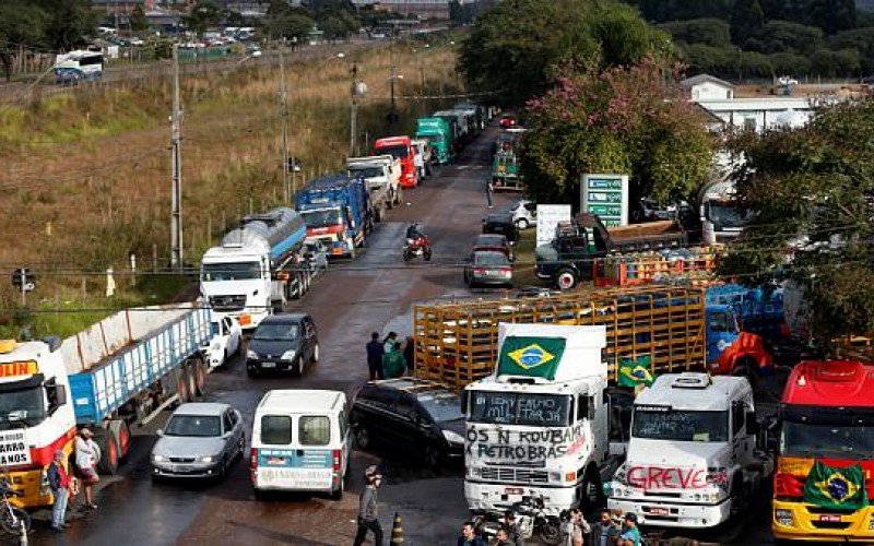 دولت برزیل در برابر اعتصاب کامیون‌داران عقب‌نشینی كرد