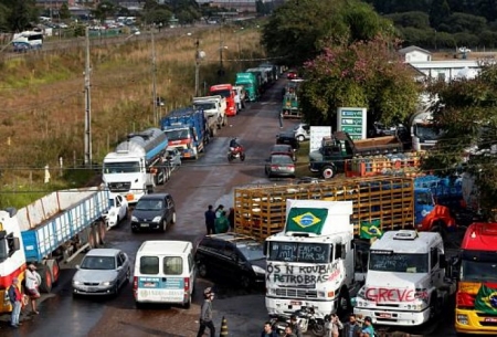 دولت برزیل در برابر اعتصاب کامیون‌داران عقب‌نشینی كرد