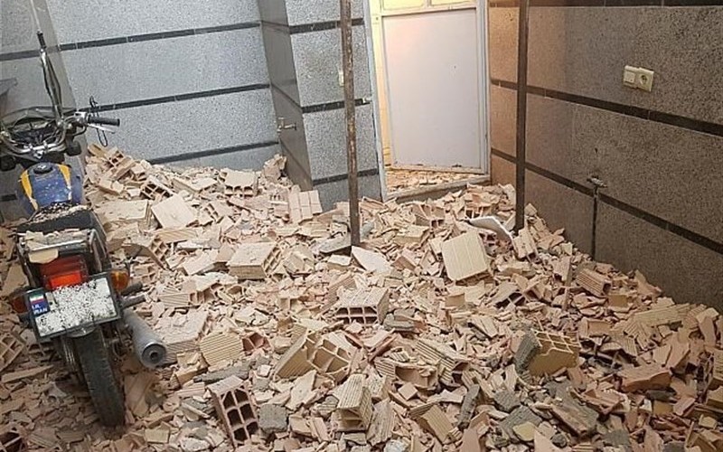 ریزش مرگبار دیوار بر اثر طوفان در تهران