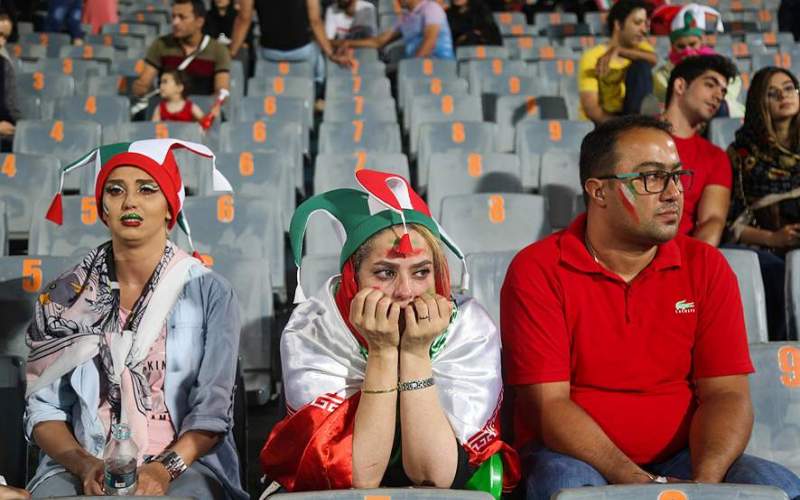 تماشای بازی ایران و پرتغال در ورزشگاه آزادی