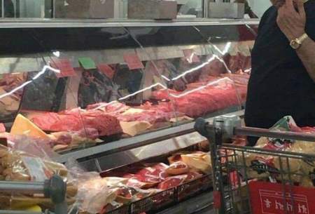 خاوری در حال خرید گوشت در کانادا/عکس