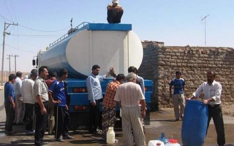آبرسانی با تانکر در خوزستان انجام می شود