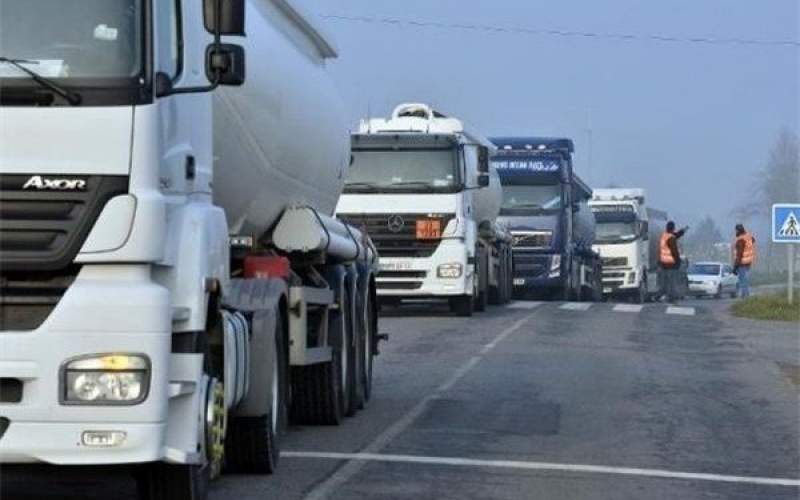 مرز مهران بر روی کامیون های ایرانی باز شد