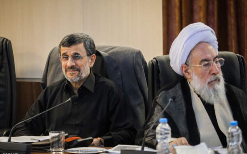 روزنامه دولت: احمدی نژاد به ریش همه می‌خندد