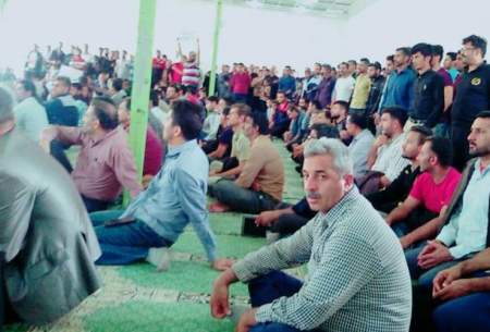 حضور کارگران معترض هفت‌تپه در نماز جمعه