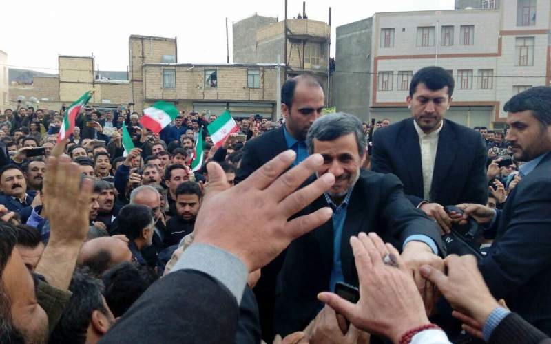 احمدی‌نژاد: مشکل اینجاست كه اگر مردم وضع‌شان خوب بشود، دیگر بعضی‌ها را به عنوان رییس قبول نمی‌کنند!