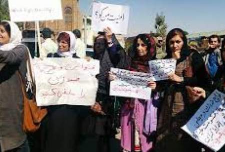 تجمع اعتراضی تعدادی ازفعالان زن مقابل مجلس