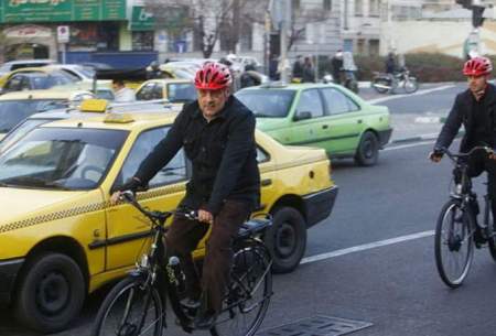 پیروز حناچی با دوچرخه به شهرداری رفت