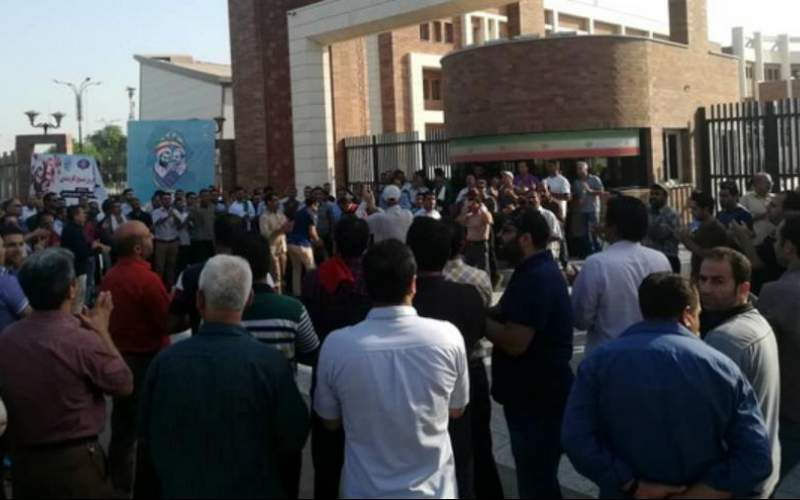 تعدادی از کارگران معترض گروه ملي فولاد اهواز بازداشت شدند