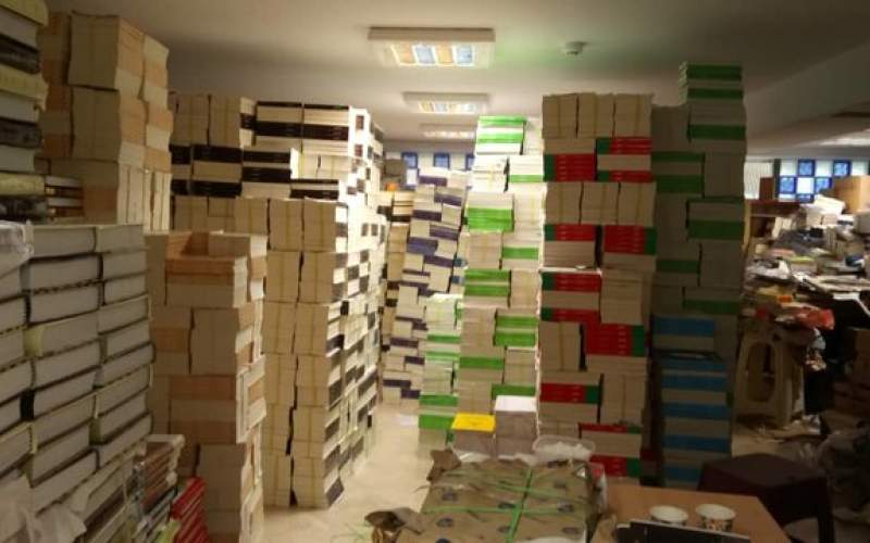 وزارت اطلاعات به «قاچاق کتاب» وارد شود