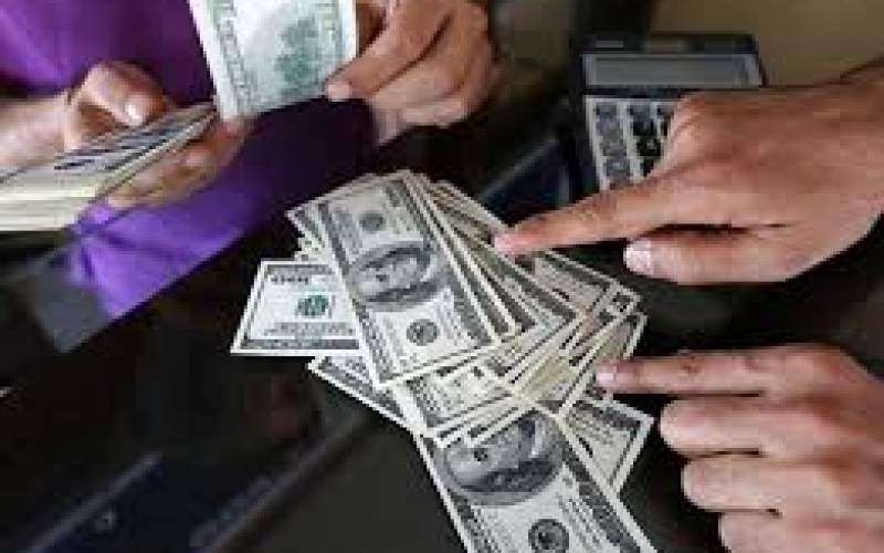 گرانی موقتی دلار؛ مردم فریب دلالان را نخورند