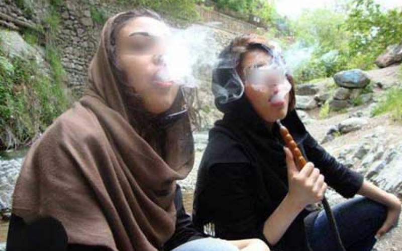 قُل‌قُل سلامتی دختران ایرانی در تُنگ قلیان!
