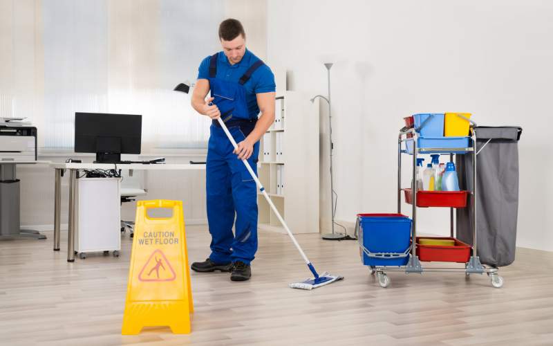 ارزش استفاده از خدمات حرفه‌ای یک شرکت خدماتی نظافتی چقدر است؟