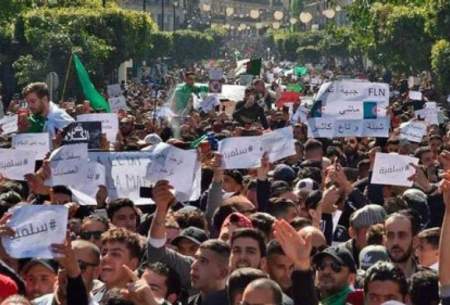 حضور خياباني مردم الجزاير، بوتفلیقه را تسليم كرد