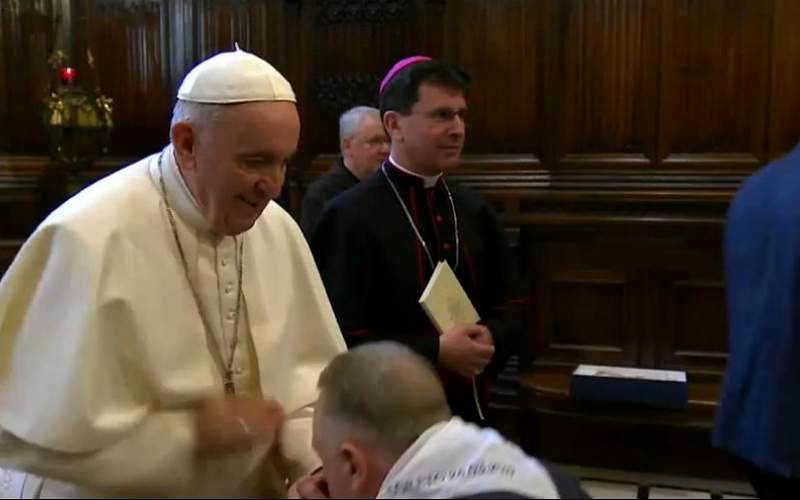 راز منع بوسیدن انگشتر پاپ فرانسیس توسط زائران