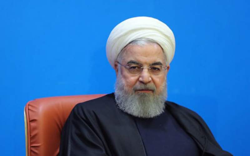 روحانی: آمریکا خبر ندارد که نفت صادر می‌کنیم