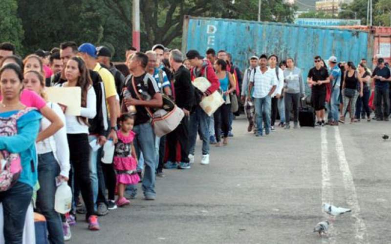 هجوم ونزوئلایی‌ها گرسنه به مرز کلمبیا