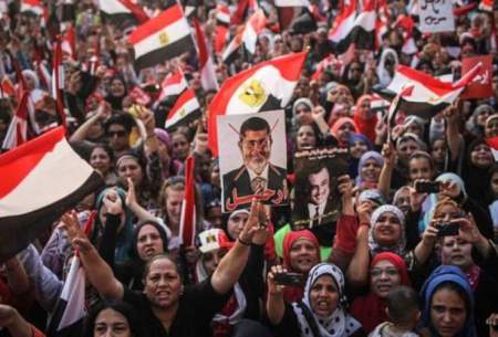 محمد مرسی بعد از اعتراضات گسترده مردمی و دخالت ارتش برکنار شد