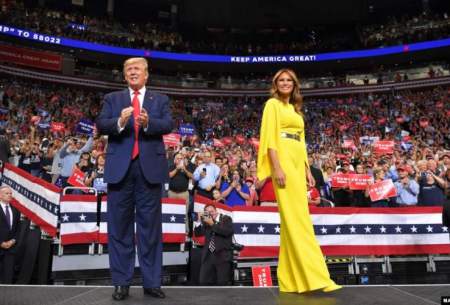 ترامپ و همسرش ملانیا، در جمع هواداران در اورلاندو، فلوریدا