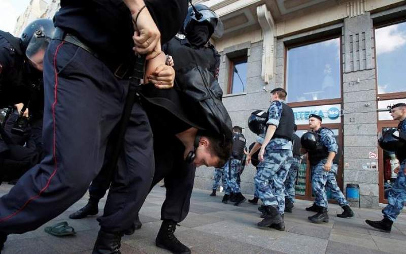 پلیس روسیه ۳۰۰ مخالف پوتین را بازداشت کرد