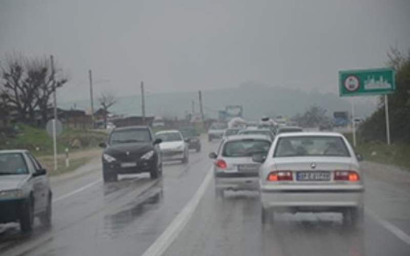 بارش باران در جاده‌های چهار استان