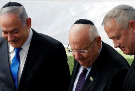 بنیامین گانتس، رهبر حزب «آبی و سفید»، رووین ریولین، رئیس‌جمهوری اسرائیل و بنیامین نتانیاهو، نخست وزیر کنونی اسرائیل و رهبر حزب لیکود