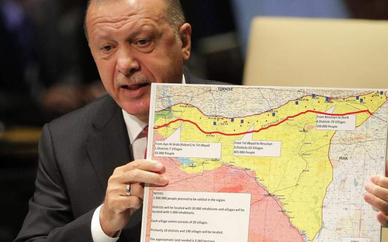رجب طیب اردوغان این نقشه را كه منطقه‌ شمالی سوریه كه باید محل اسكان میلیون‌ها پناهنده سوری مقیم تركیه بشود را نشان داد و گفت اگر اروپا علیه ما موضع بگیرد و اتهاماتش را پس نگیرد، سه میلیون و ۶۰۰ هزار پناهنده سوری مقیم تركیه را روانه اروپا می‌کند
