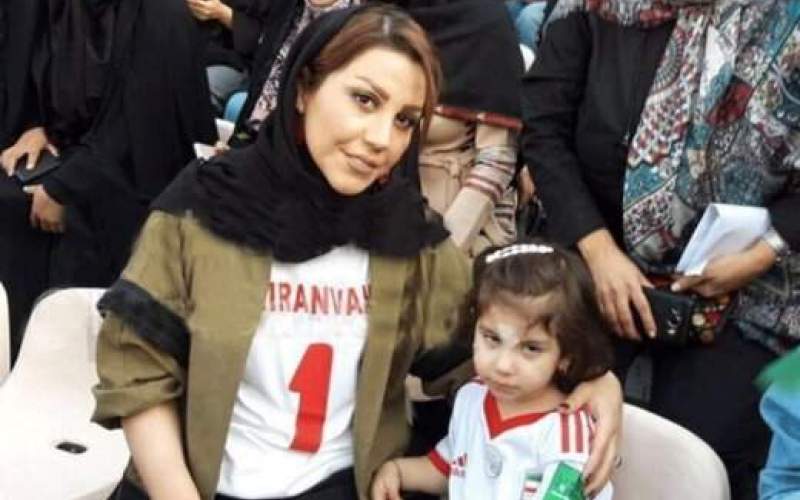 همسر و دختر علیرضا بیرانوند در ورزشگاه آزادی