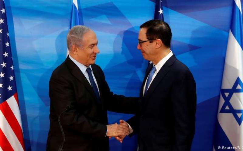 استیون منوچین، وزیر خزانه‌داری آمریکا (راست)، در دیدار با بنیامین نتانیاهو، نخست وزیر اسرائيل