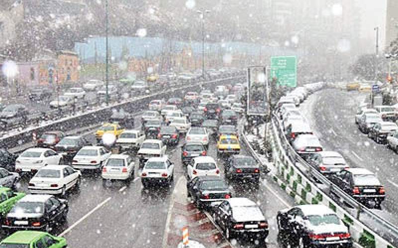 آغاز بارش نخستین برف پاییزی در تهران