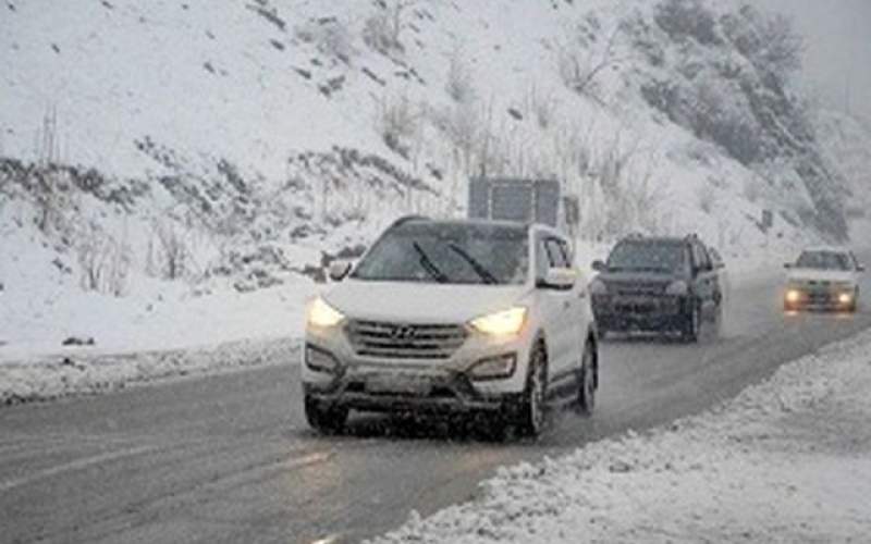 بارش برف در جاده‌های ۴ استان کشور