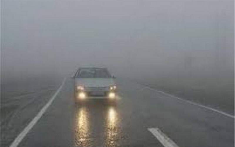 مه گرفتگی و کاهش دید در جاده‌های ۵ استان